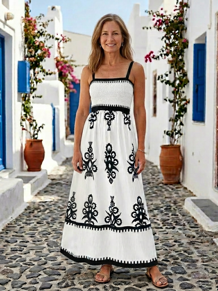 Odelina | Elegant and comfortable maxi dress with a smocked bodice, sleeveless